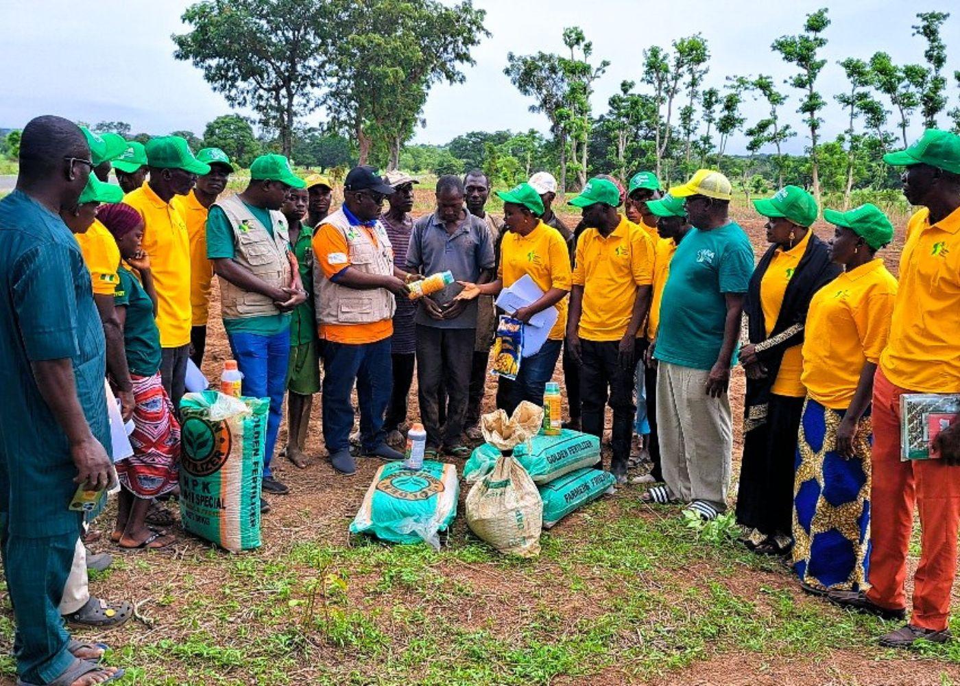 9,000 Smallholder Farmers Receive Seeds, Fertilisers